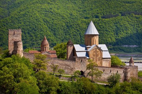 Armenia e Georgia - Georgian_Fortress_Ananuri-458x305